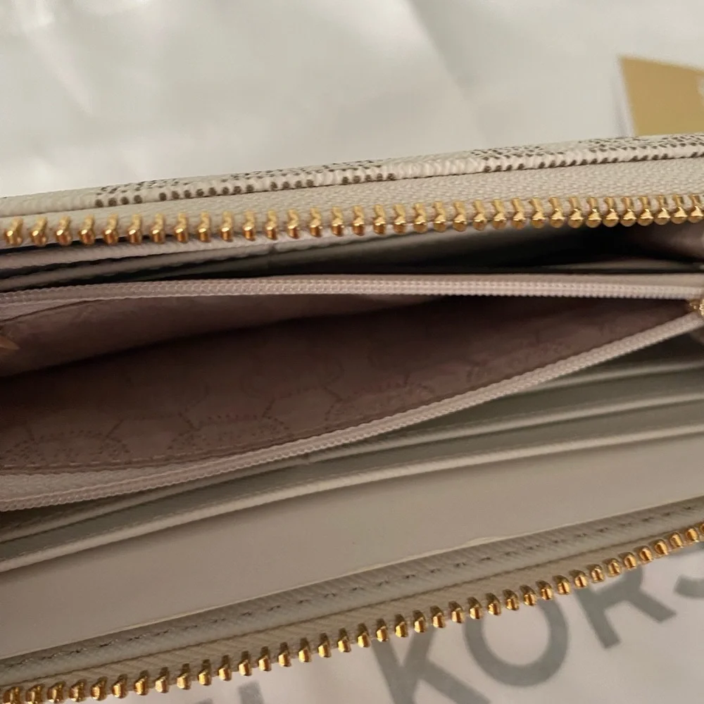 Michael Kors Grayson satchel with matching wallet - Picture 7 of 10